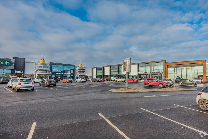 More Photos Of 68-77 Kinnaird Park, Edinburgh Storefront For Lease