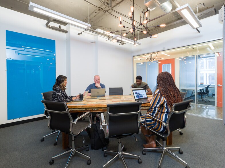 More Photos Of 405 Main St, Houston Office For Lease