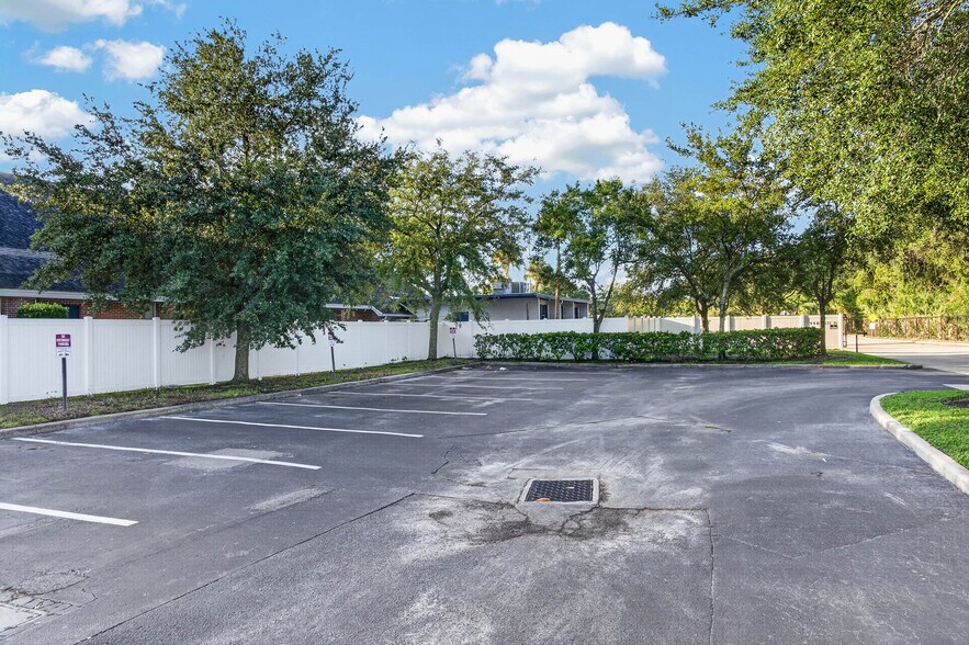 More Photos Of 1084 Lee Rd, Orlando Storefront Retail Office For Sale