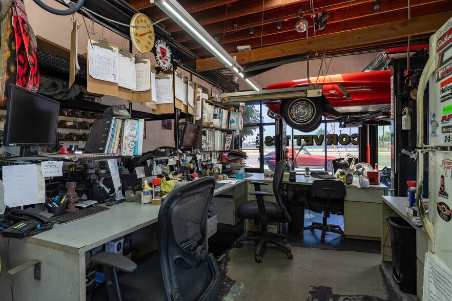 More Photos Of 411 S Harbor Blvd, Santa Ana Auto Dealership For Sale