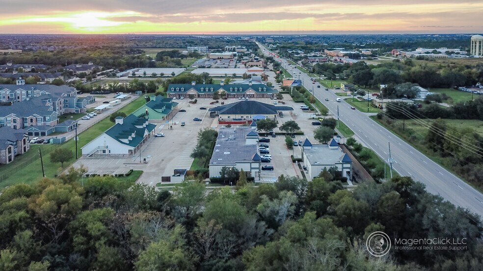 More Photos Of 7918 Broadway St, Pearland Unknown For Lease