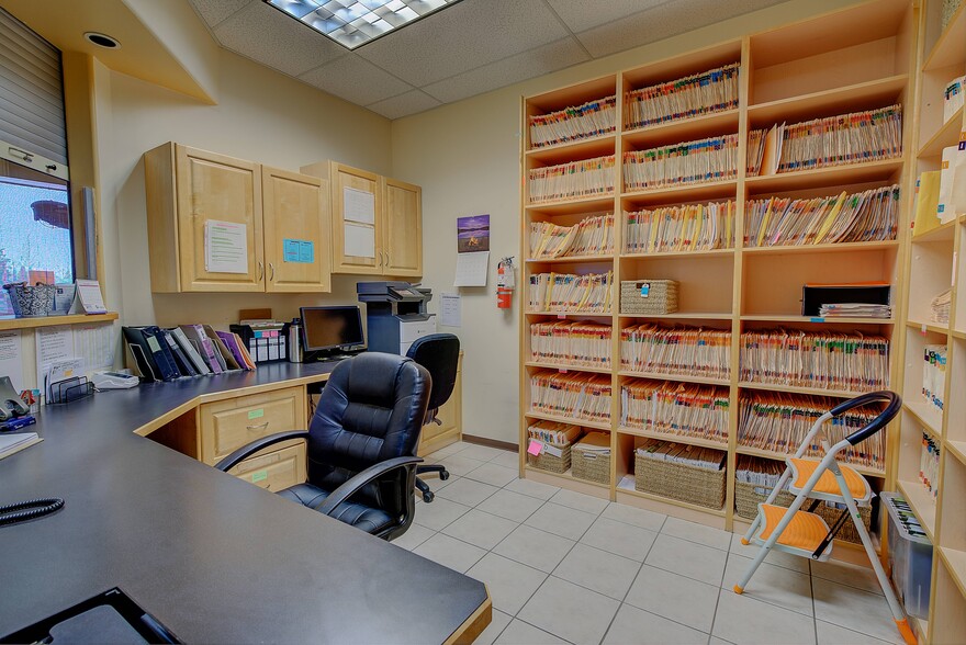 More Photos Of 5021 Parkwood Rd, Blackfalds Medical For Sale