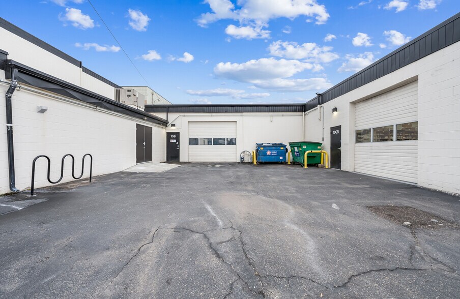 More Photos Of 104-108 W 31st St, Garden City Light Manufacturing For Lease