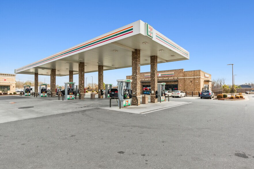 More Photos Of 2020 S Dobys Bridge Rd, Fort Mill Convenience Store For Sale