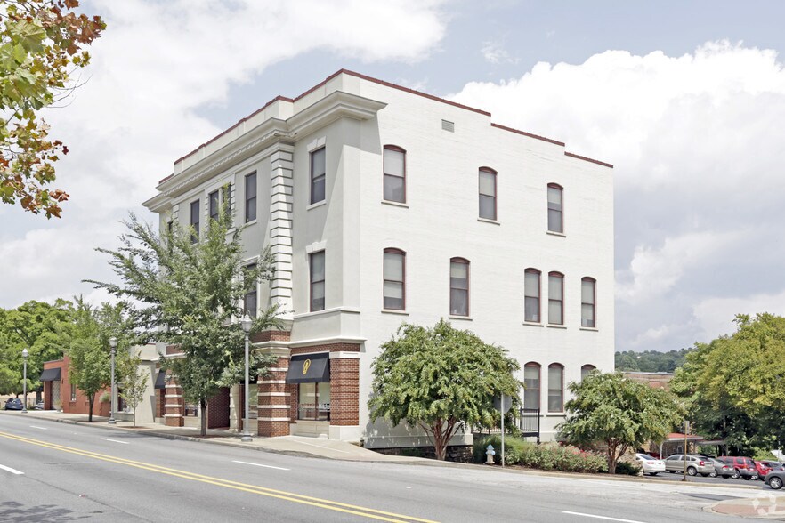 More Photos Of 2 N College Ave, Fayetteville Office For Lease