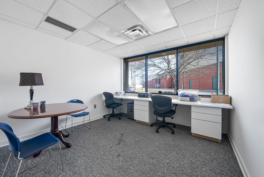 More Photos Of 112 Center Ct, Clarksville Office Residential For Sale
