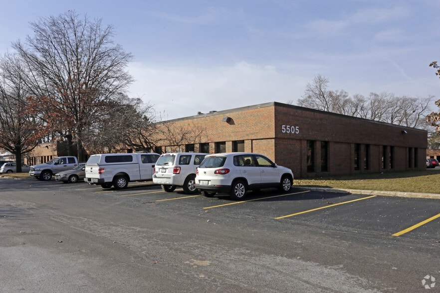 More Photos Of 5505 N Cumberland Ave, Chicago Office For Lease