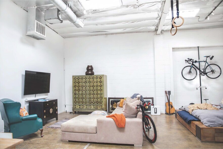 More Photos Of 2886-2888 E Walnut St, Pasadena Service For Sale