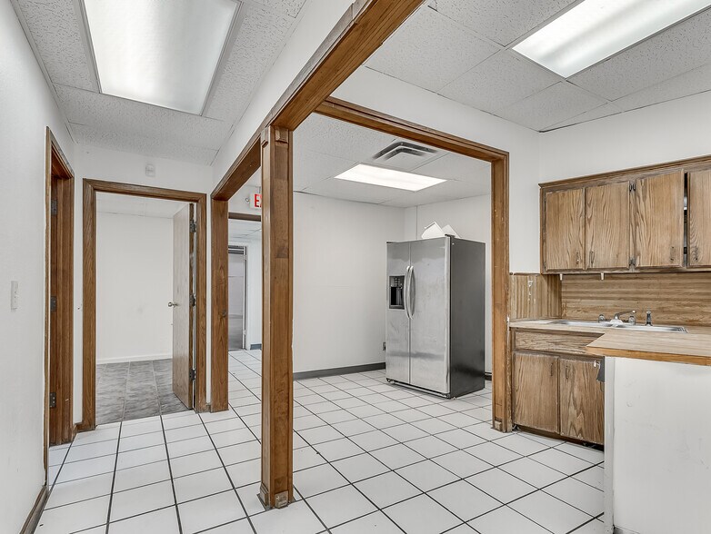 More Photos Of 901 N Virginia Ave, Oklahoma City Manufacturing For Lease