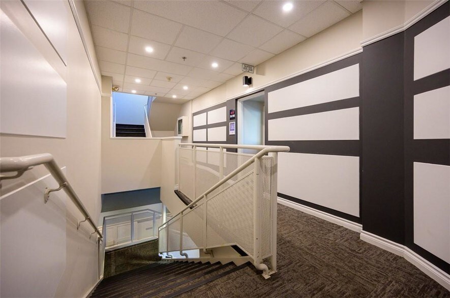 More Photos Of 180 James St S, Hamilton Office For Lease