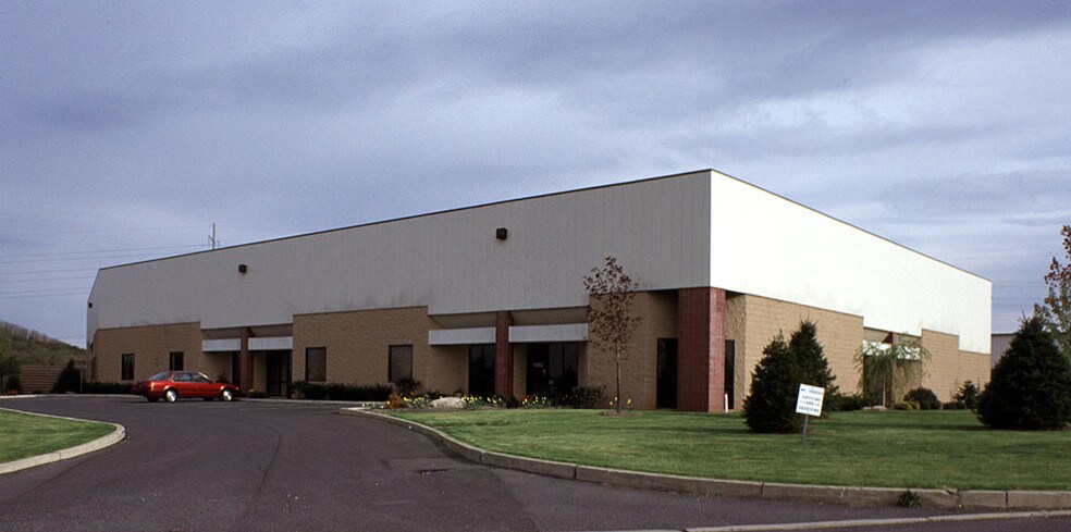 More Photos Of 2020 Highland Ave, Bethlehem Distribution For Lease