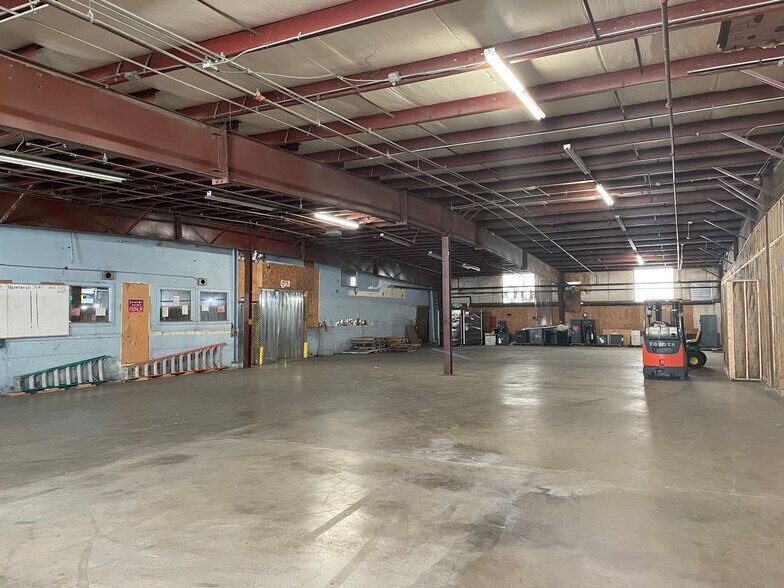 More Photos Of 420-430 Russell St, Hammond Flex For Lease