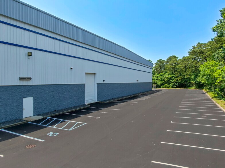 More Photos Of 145 Candlewood Rd, Bay Shore Warehouse For Lease