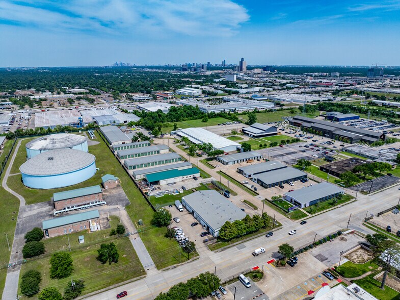 More Photos Of 1440 Brittmoore Rd, Houston Storefront For Lease