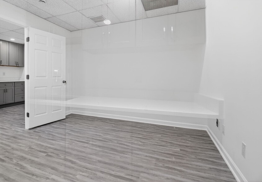 More Photos Of 8607-8609 2nd Ave, Silver Spring Medical For Sale