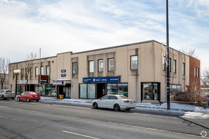 More Photos Of 1640-1648 Ch de Chambly, Longueuil Storefront For Lease