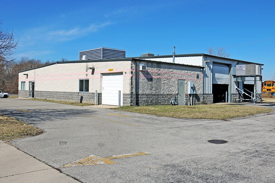 More Photos Of 18 Kettle River Dr, Glen Carbon Warehouse For Sale