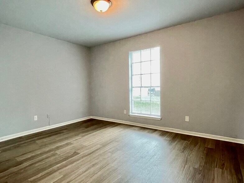 More Photos Of 11 Eumar Ct NW, Center Point Apartments For Sale