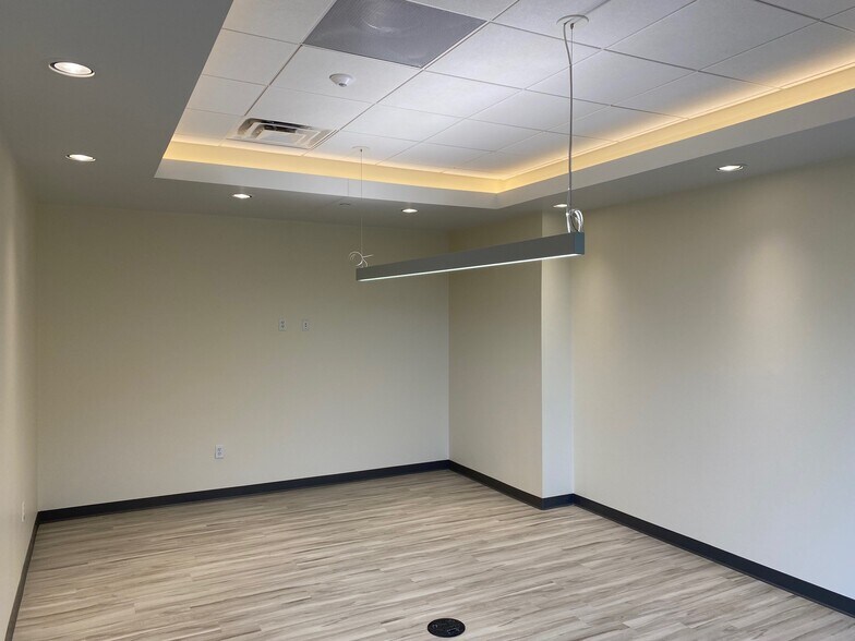 More Photos Of 54 Middlesex Tpke, Bedford Office For Lease