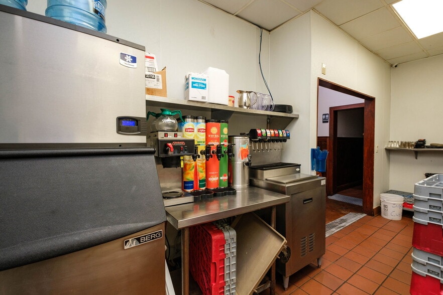 More Photos Of 1007 S Main St, Harrisonburg Restaurant For Lease