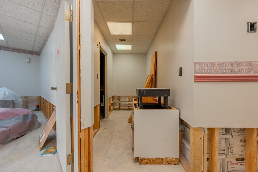 More Photos Of 65 E Main St, Pulaski Office For Sale