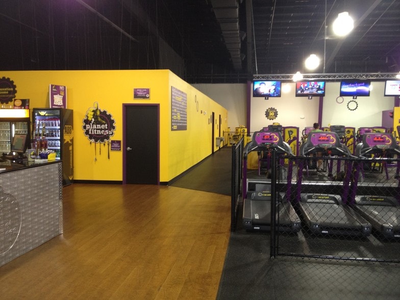 More Photos Of 1 S Main St, Toms River Warehouse For Lease