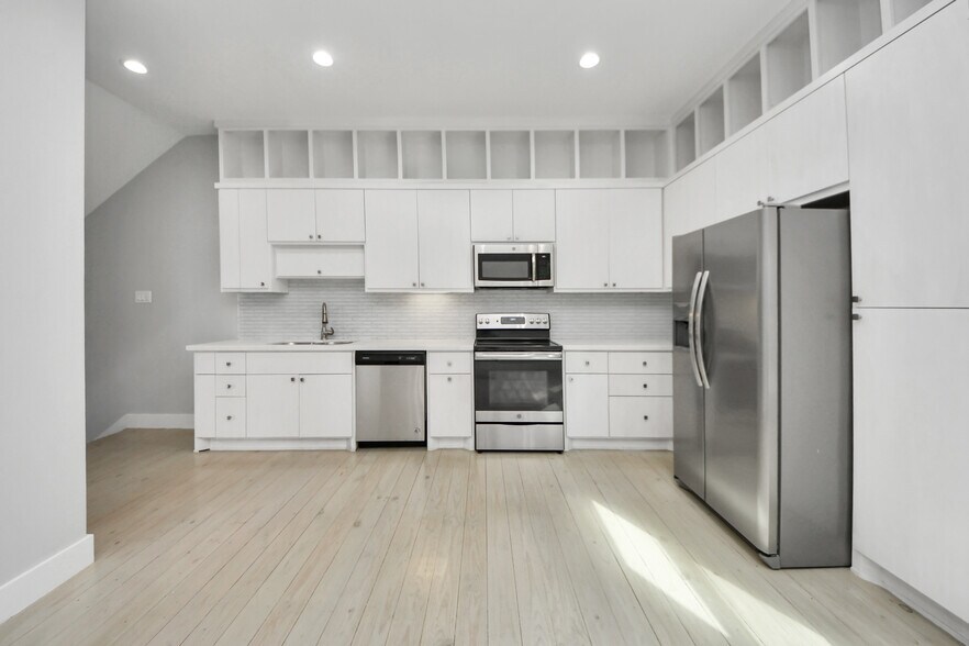 More Photos Of 1708 Winter St, Houston Apartments For Sale