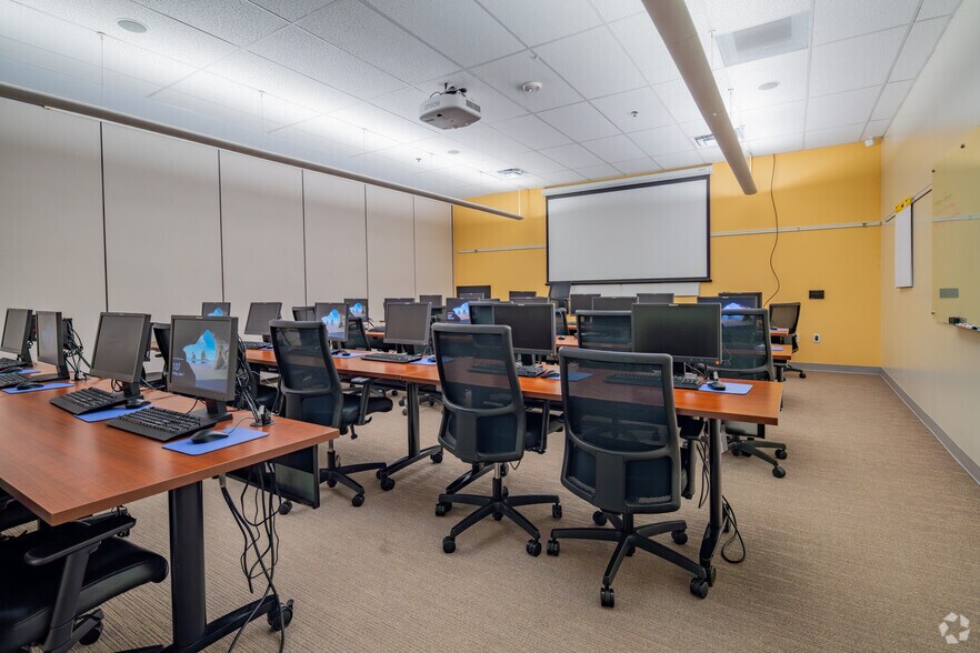 More Photos Of 10000 Rogers Run, San Antonio Office For Sale