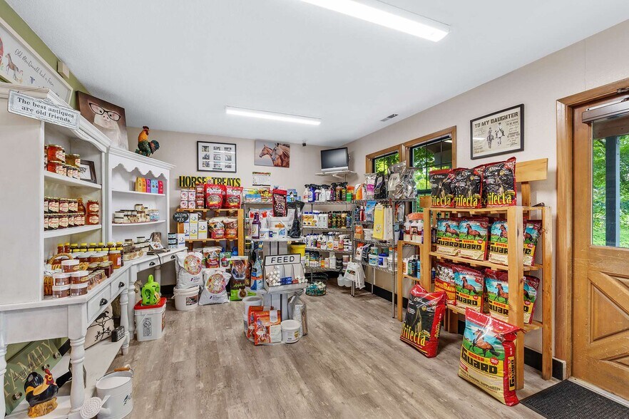 More Photos Of 22525 SW Stafford Rd, Tualatin Warehouse For Sale