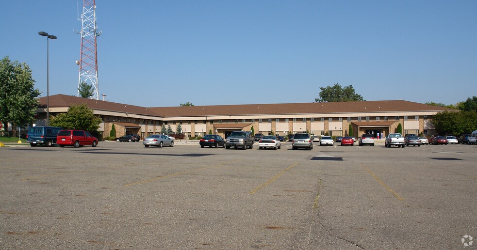 More Photos Of 913 W Holmes Rd, Lansing Medical For Sale