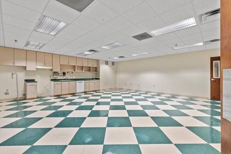 More Photos Of 1845 Midpark Rd, Knoxville Office For Lease