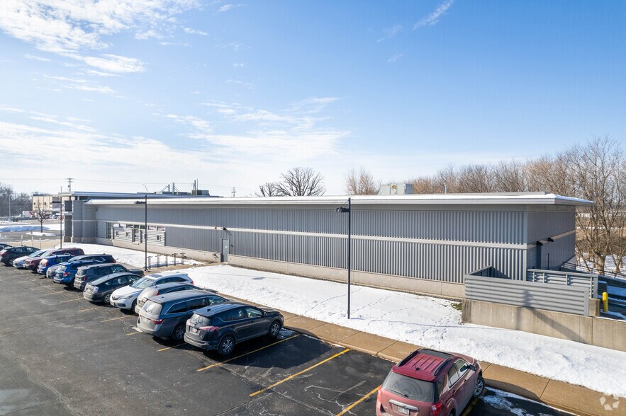 More Photos Of 2 Marsh Ct, Madison Flex For Sale