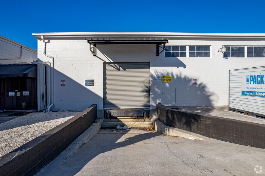 More Photos Of 2442 N 23rd St, Saint Petersburg Light Distribution For Lease