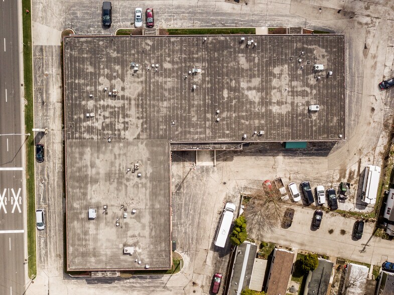 More Photos Of 110 S River Rd, Des Plaines Warehouse For Lease