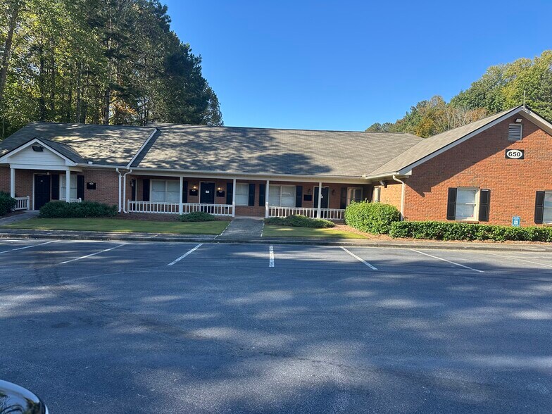 Primary Photo Of 650 Hillcrest Rd, Lilburn Medical For Lease