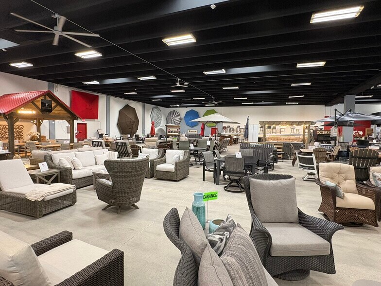 More Photos Of 19355 W Bluemound Rd, Brookfield Freestanding For Sale