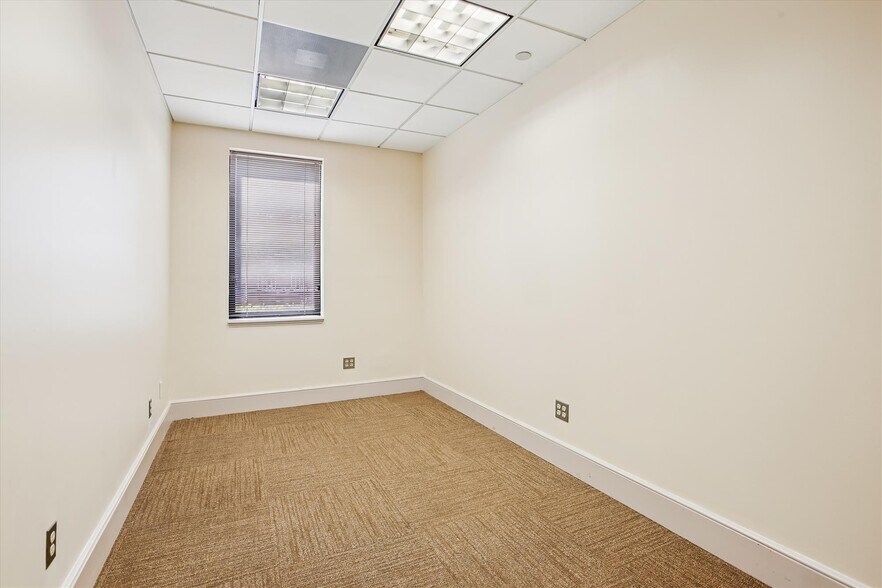 More Photos Of 1501 Duke St, Alexandria Office For Lease