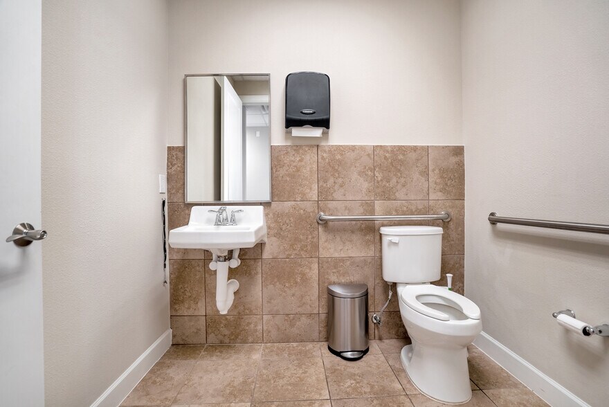 More Photos Of 2219 Sawdust Rd, The Woodlands Medical For Sale
