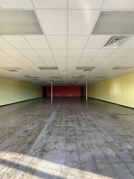 More Photos Of 6809-6815 Southwest Fwy Hov Ln, Houston Unknown For Lease