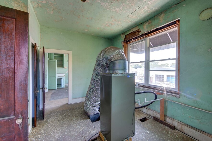 More Photos Of 302 Main St, Columbia Industrial For Sale