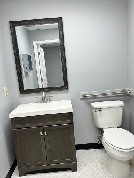 More Photos Of 1000 Lakeland Sq, Flowood Unknown For Lease