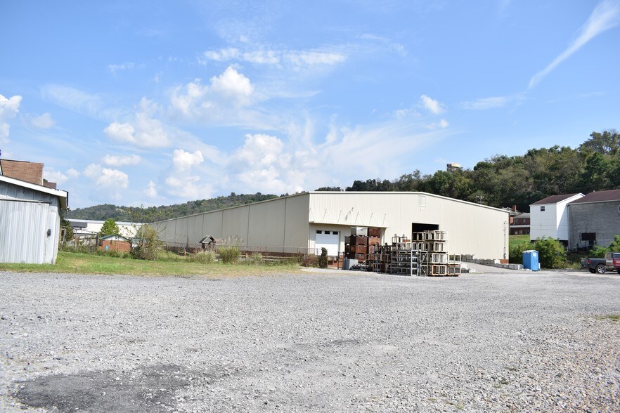 More Photos Of 945 King St, Fairmont Warehouse For Lease