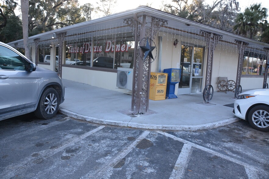 More Photos Of 16872 SE Highway 19, Cross City Hotel For Sale