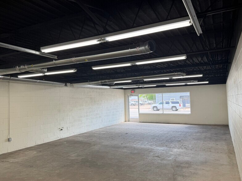 More Photos Of 1168 Butternut St, Abilene Flex For Lease