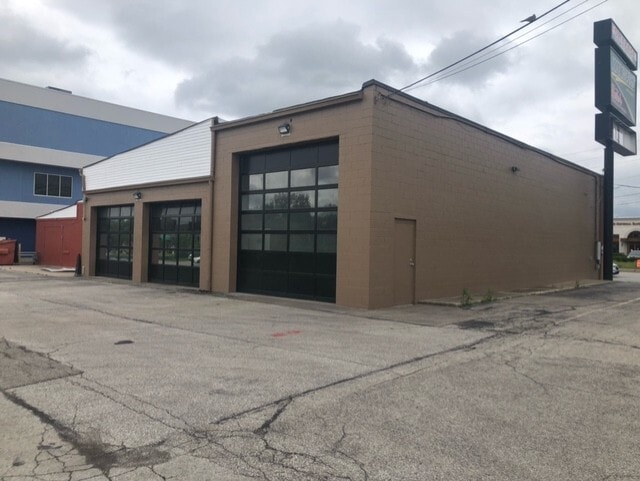 More Photos Of 6816 E 82nd St, Indianapolis Freestanding For Lease