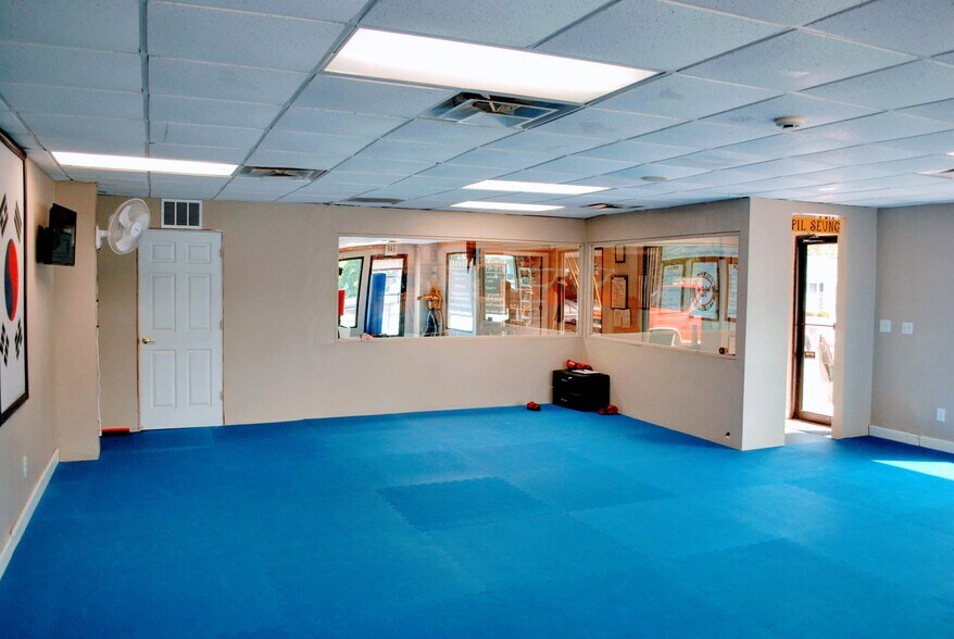 More Photos Of 6003 Main St, Lula Storefront Retail Office For Sale