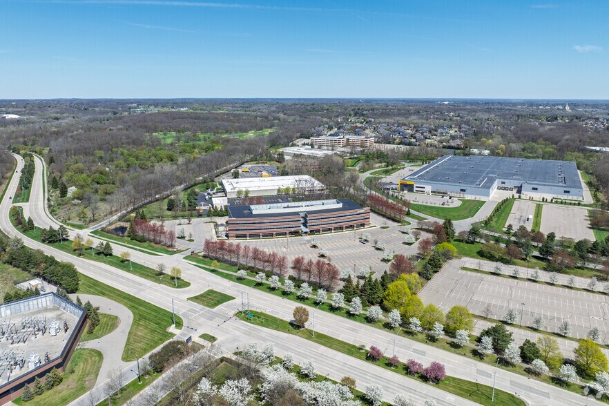 More Photos Of 900 N Squirrel Rd, Auburn Hills Office For Lease