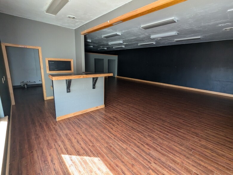 More Photos Of 1316 E Cedar St, Brandon General Retail For Lease