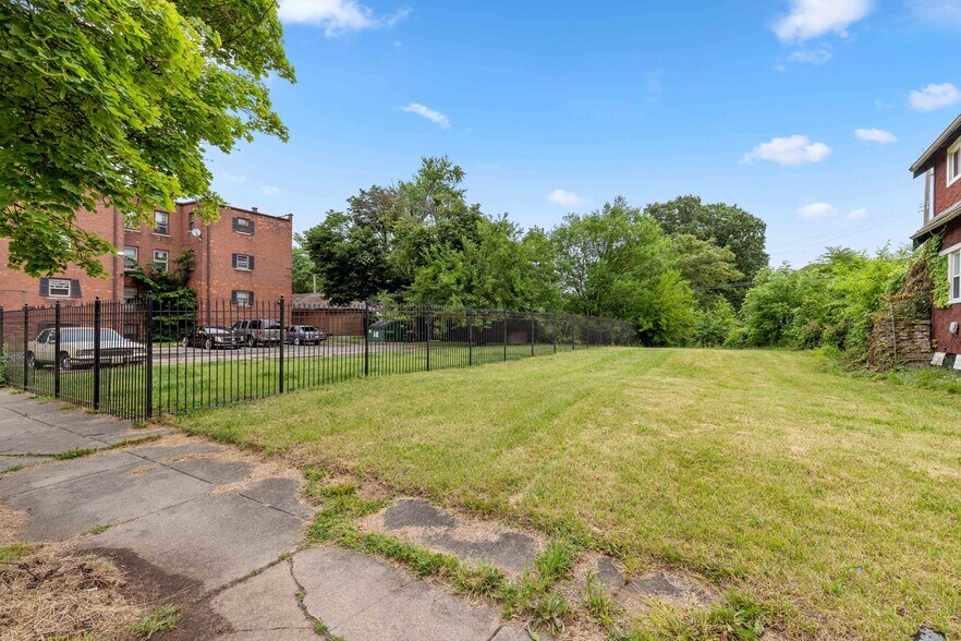 More Photos Of 16940 Log Cabin St, Detroit Apartments For Sale