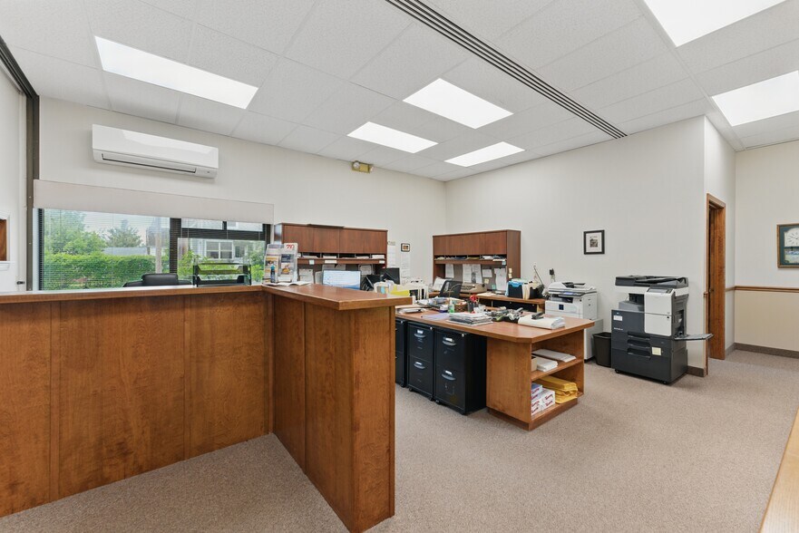 More Photos Of 119 Winsor St, Ludlow Office For Sale